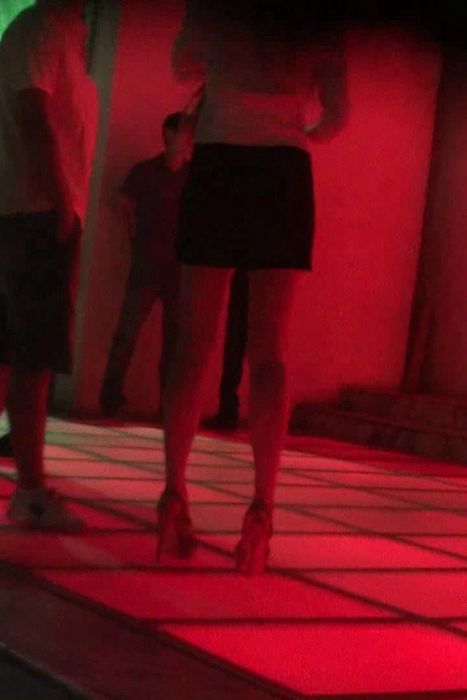 [街拍视频]00131夜店高跟长腿少妇就是性感