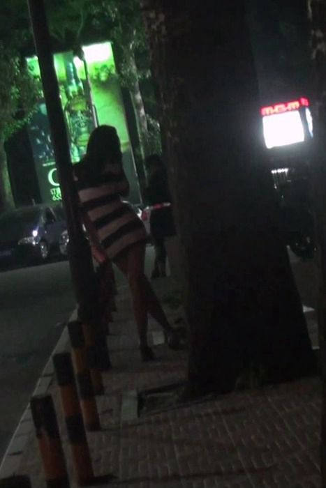 [街拍视频]00142条纹连衣裙长腿高跟美少妇